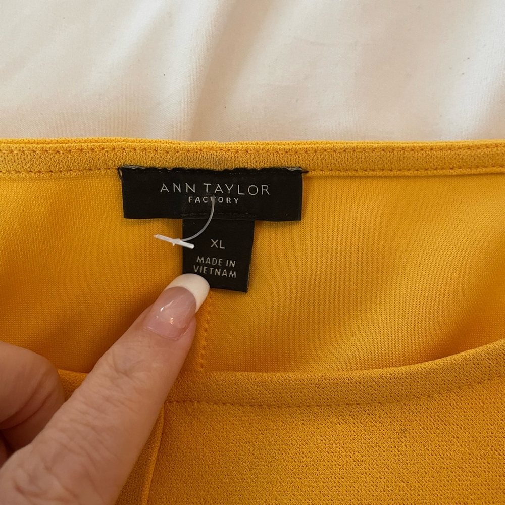 Ann Taylor Golden Sleeveless Blouse with Bow Detail - Picture 2 of 3